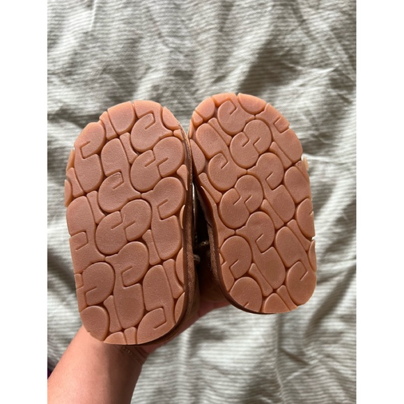 Mini Ugg baby boots / SOLD - Picture 3 of 9